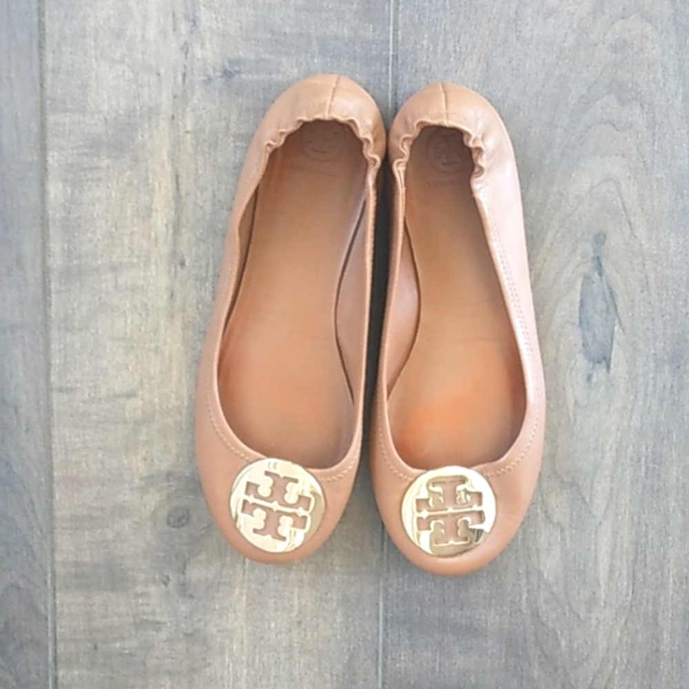 Tory Burch Gold Logo Tong Sandals Flats Size 8.5 Leather